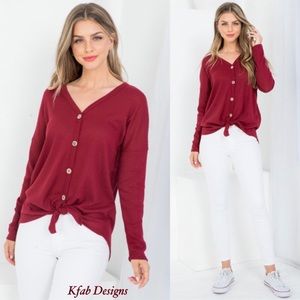 B23B❤️NEW!Rich+on-trend burgundy tie-front faux button v-neck top2pair w/jeans!